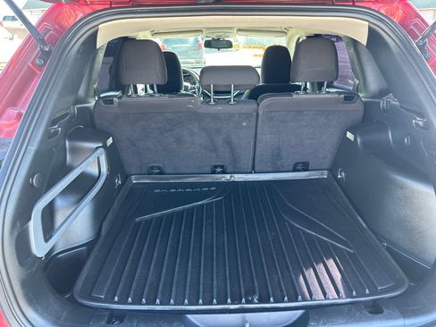 Used 2016 Jeep Cherokee Sport FWD image 11