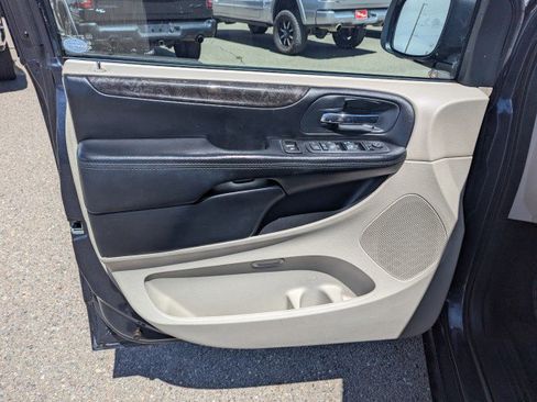 Used 2014 Dodge Grand Caravan SXT w/ Rear Park Assist Package FWD image 9