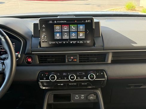 Used 2025 Honda Pilot Black Edition image 14