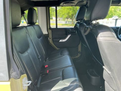 Used 2013 Jeep Wrangler Unlimited Rubicon w/ Max Tow Pkg AWD/4WD image 30