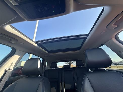 Used 2023 Nissan Rogue SV w/ SV Premium Package image 16