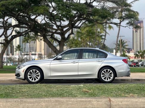 Used 2018 BMW 320i Sedan image 2