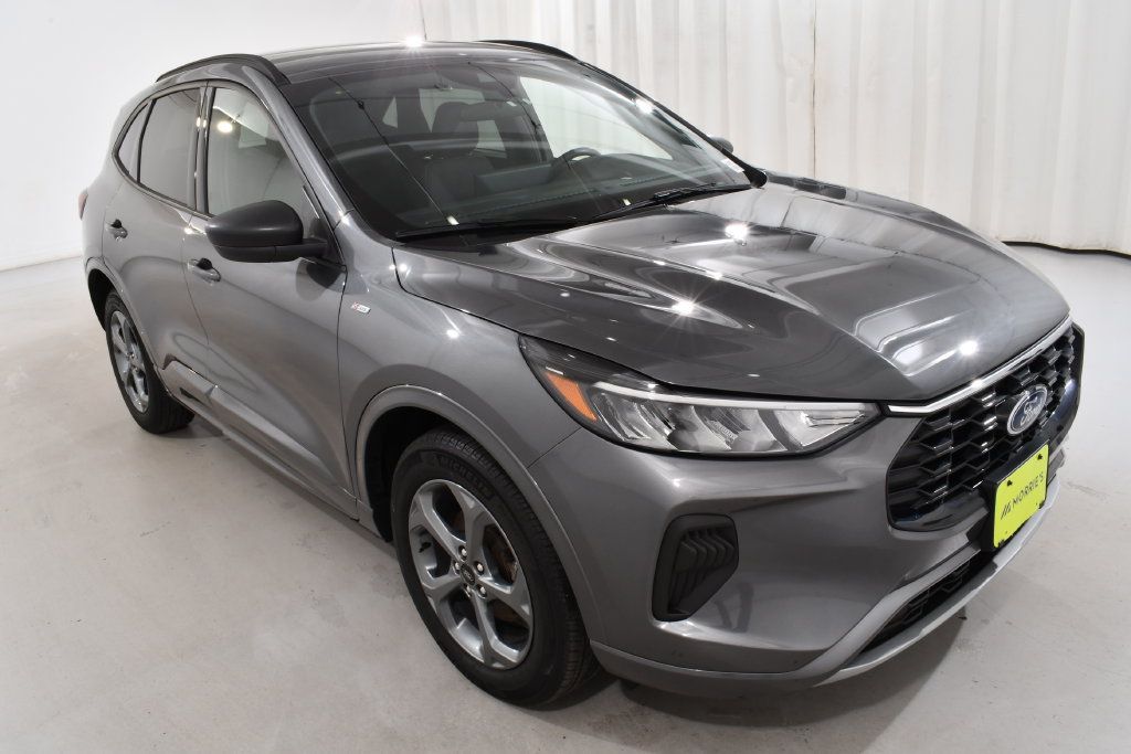 Used 2023 Ford Escape ST-Line w/ Tech Pack #1 AWD/4WD image 5