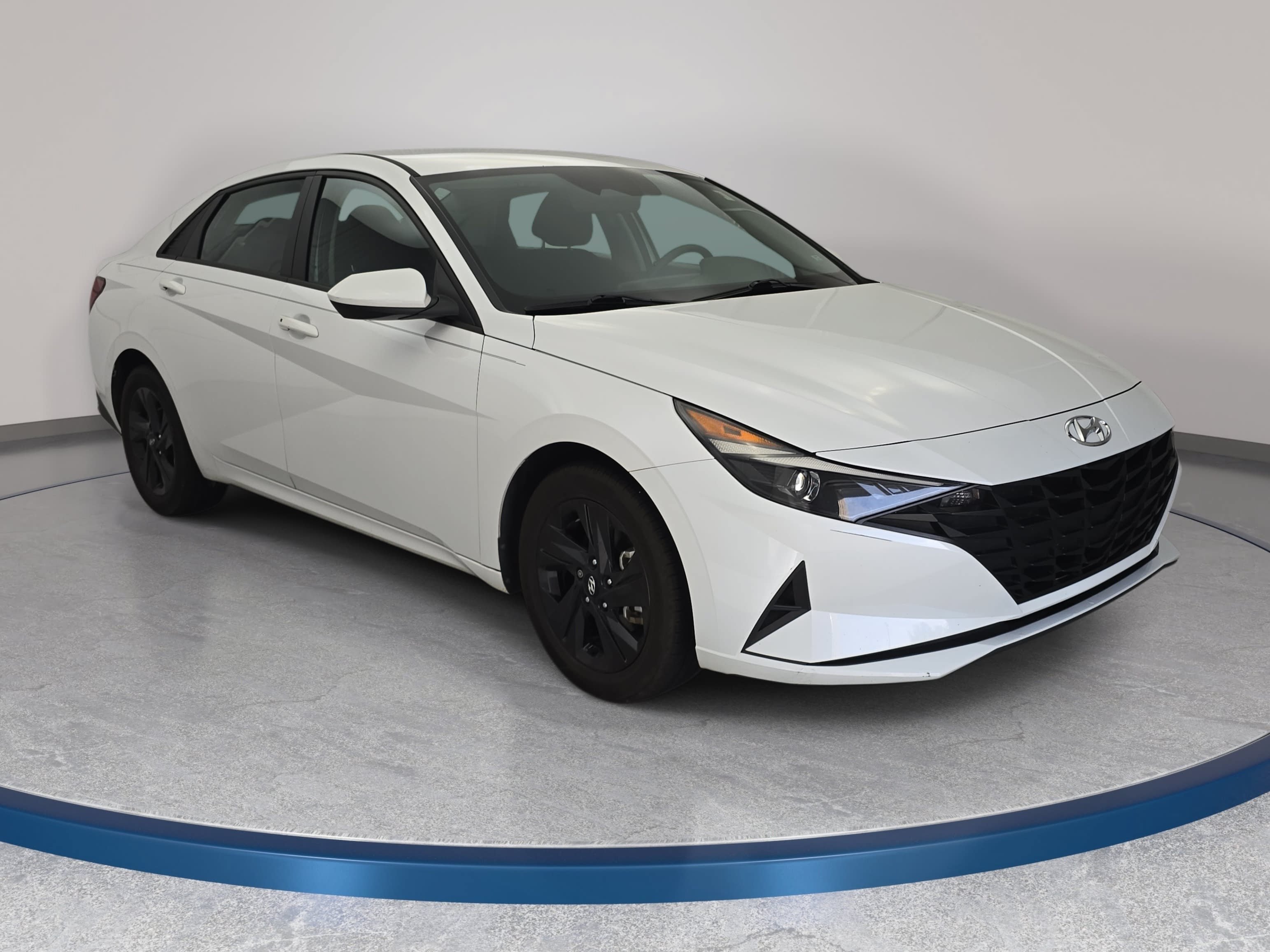 Used 2022 Hyundai Elantra SEL FWD image 3
