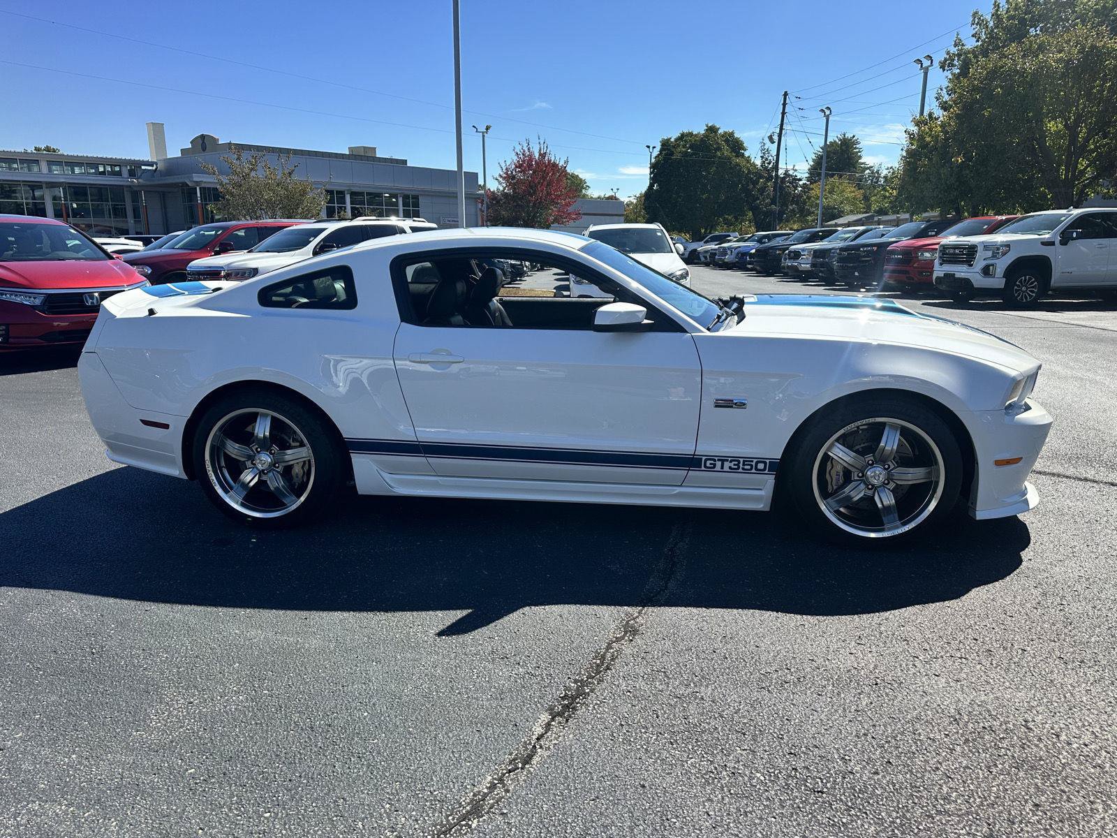Used 2011 Ford Mustang GT Premium w/ Security Pkg RWD image 34