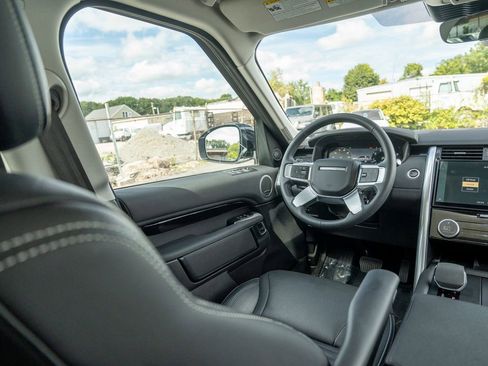Certified 2024 Land Rover Discovery S image 19