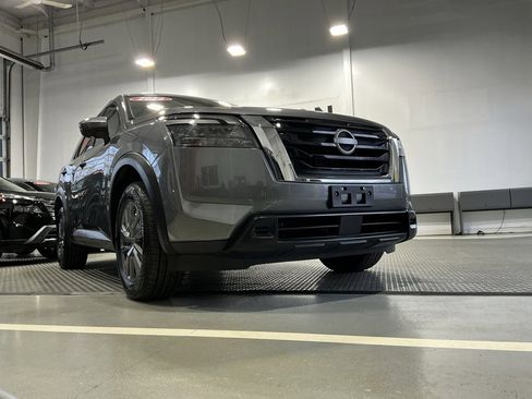 Used 2024 Nissan Pathfinder SV image 37