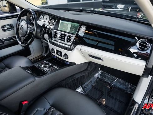 Used 2014 Rolls-Royce Ghost RWD image 22