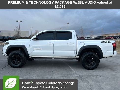 Used 2017 Toyota Tacoma TRD Off-Road image 4
