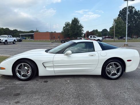 Used 2002 Chevrolet Corvette Coupe RWD image 3