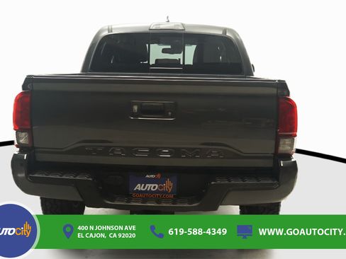 Used 2019 Toyota Tacoma TRD Off-Road w/ Technology Package AWD/4WD image 12