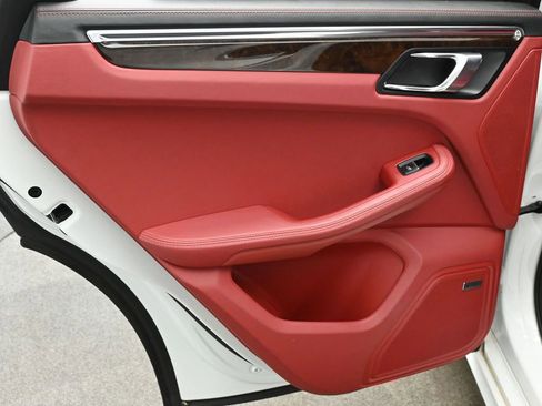 Used 2015 Porsche Macan Turbo image 15