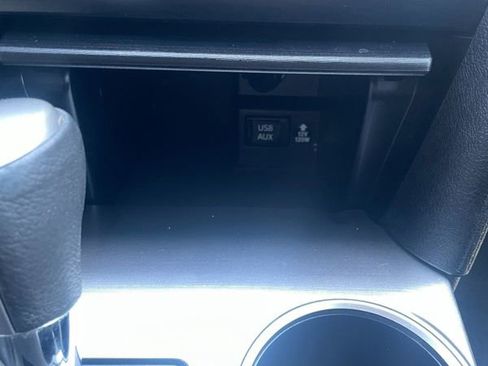 Used 2014 Toyota Camry SE FWD image 34
