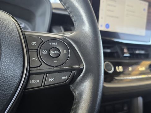 Used 2023 Toyota Corolla Cross LE image 12