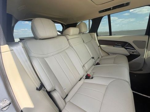 Used 2026 Land Rover Range Rover SE AWD/4WD image 17