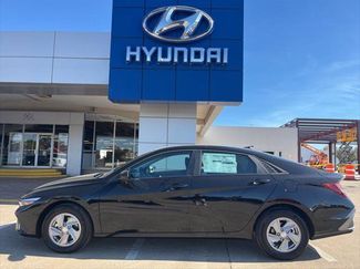 Used 2025 Hyundai Elantra SE video 1