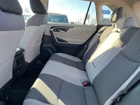 Used 2022 Toyota RAV4 XLE w/ Convenience Package image 23