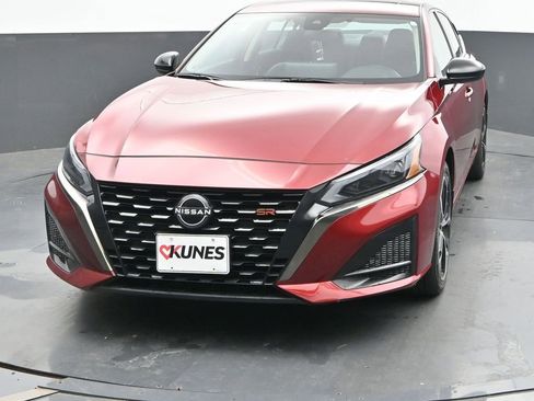 Used 2024 Nissan Altima 2.5 SR w/ SR Premium Package image 4