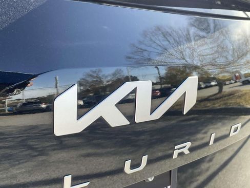 Used 2024 Kia Telluride EX w/ EX Captain's Chair Package image 8