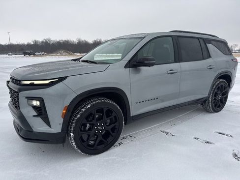 Used 2024 Chevrolet Traverse RS image 1