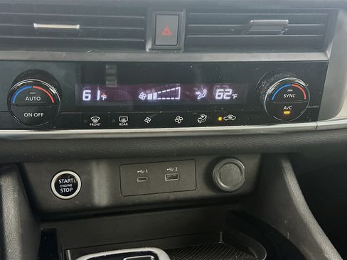 Used 2023 Nissan Rogue SV FWD image 23