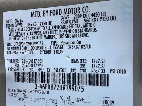 Used 2017 Ford Fusion SE FWD image 15