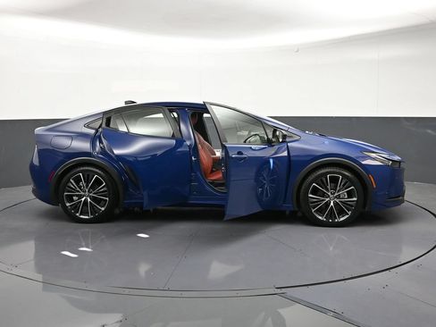 Used 2026 Toyota Prius Plug-In Hybrid FWD image 33