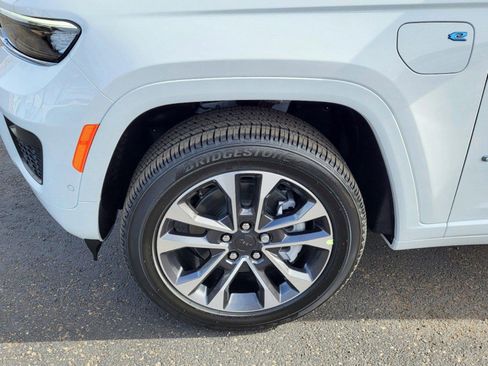 New 2024 Jeep Grand Cherokee Overland w/ Luxury Tech Group IV image 29