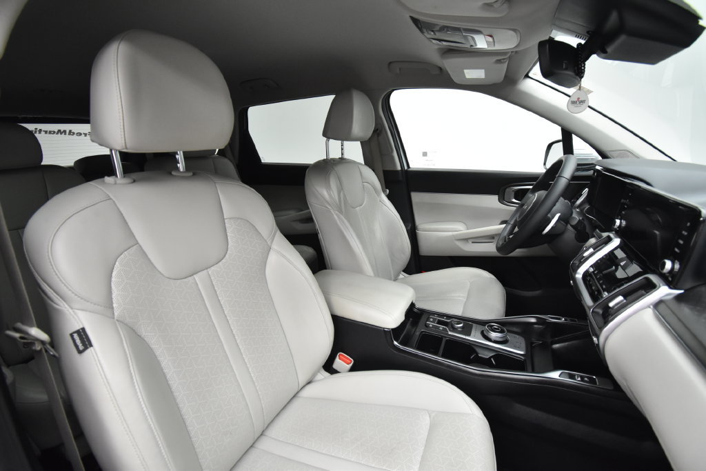 Used 2023 Kia Sorento EX AWD/4WD image 15