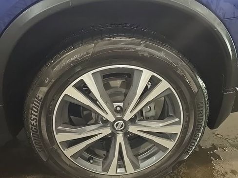 Used 2017 Nissan Rogue SL w/ SL Premium Package image 16