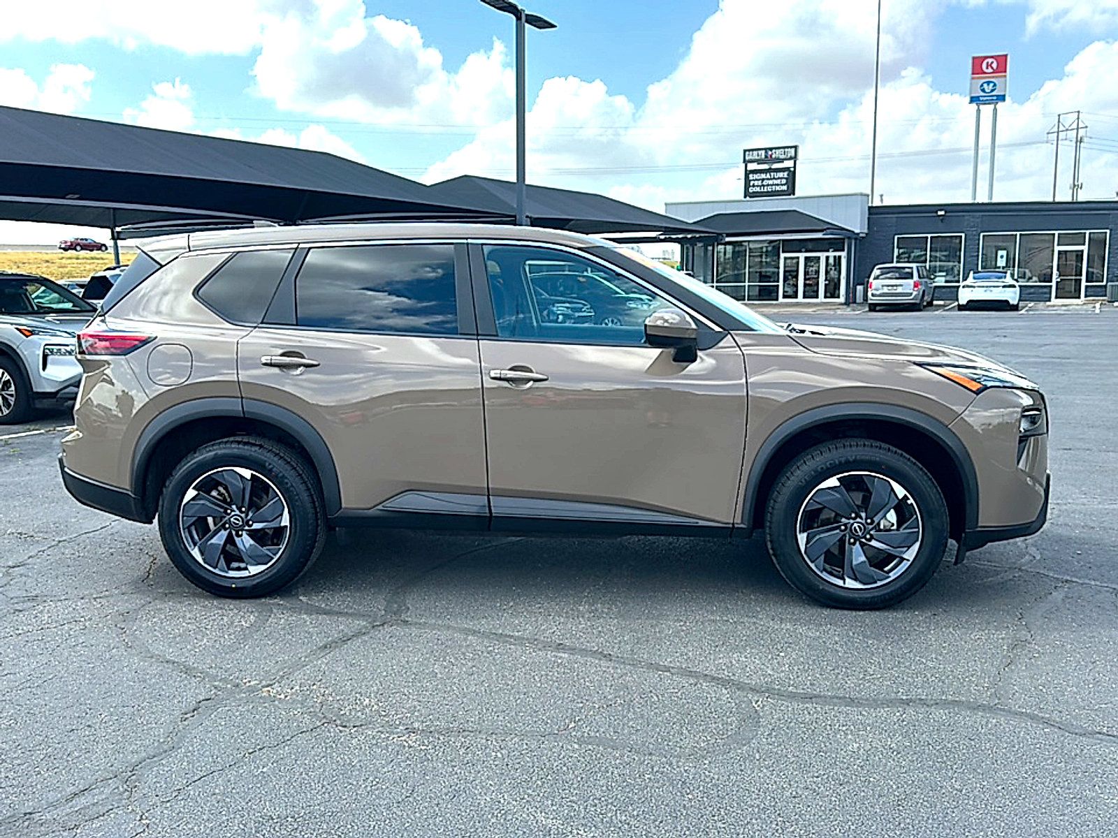 Used 2025 Nissan Rogue SV FWD image 9