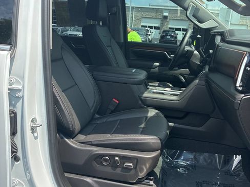 Used 2025 GMC Sierra 3500 Denali w/ Denali Reserve Package AWD/4WD image 23
