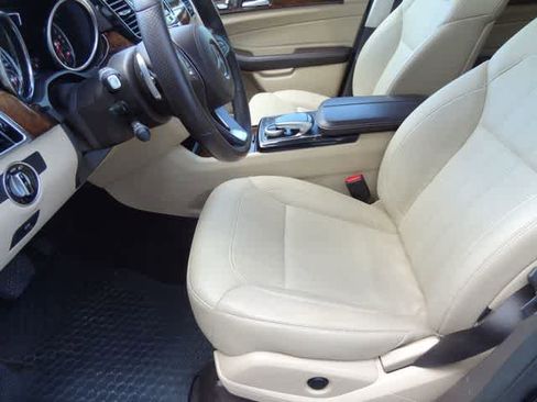 Used 2019 Mercedes-Benz GLS 450 4MATIC image 6