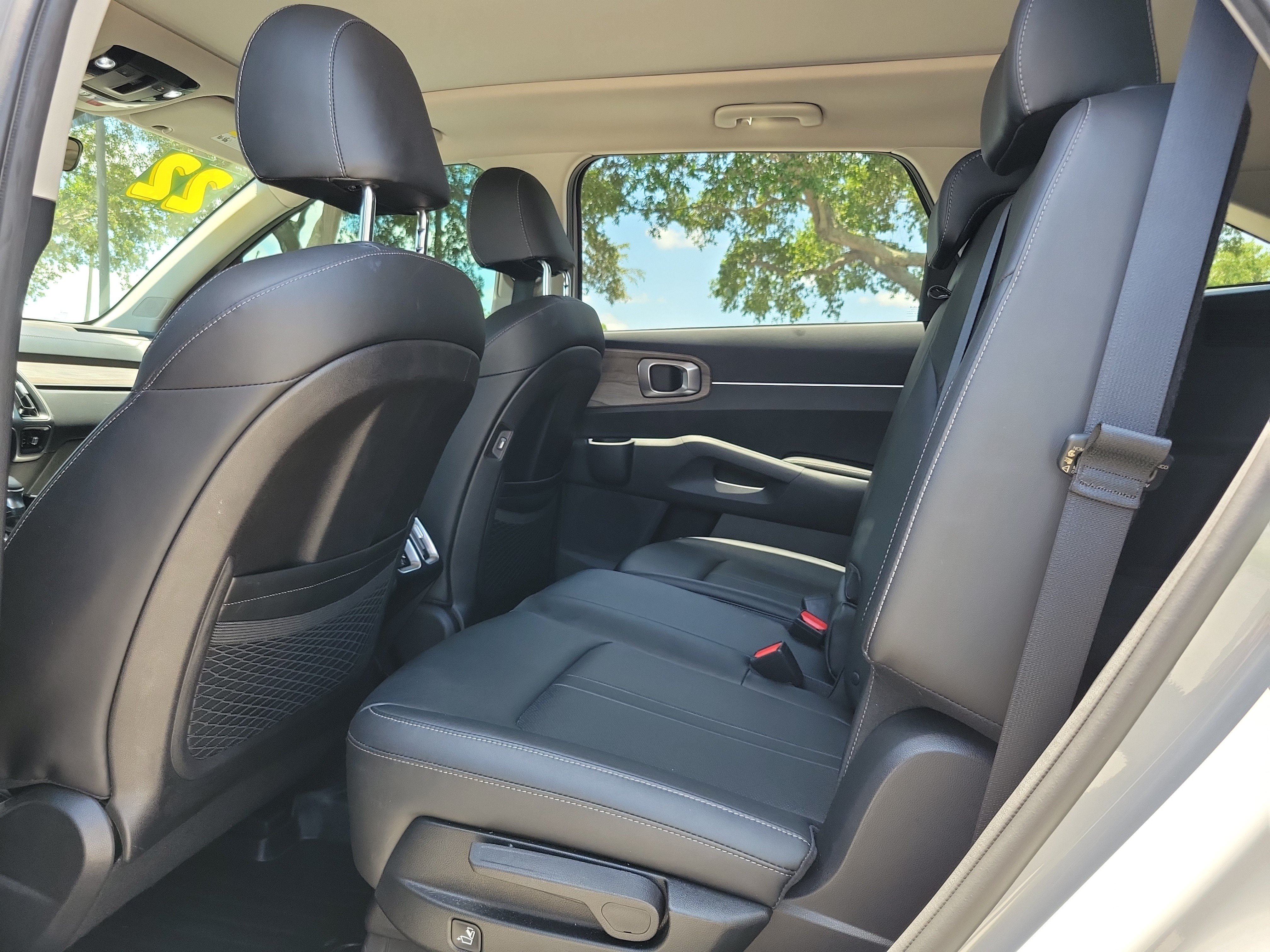 Used 2022 Kia Sorento S w/ Panoramic Sunroof Package AWD/4WD image 9