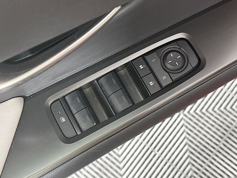 Used 2025 Lexus UX 300h FWD image 18