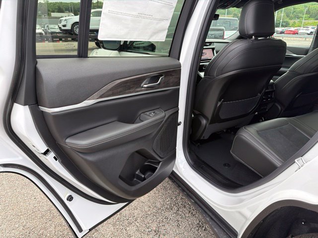 New 2026 Jeep Grand Cherokee Altitude AWD/4WD image 9