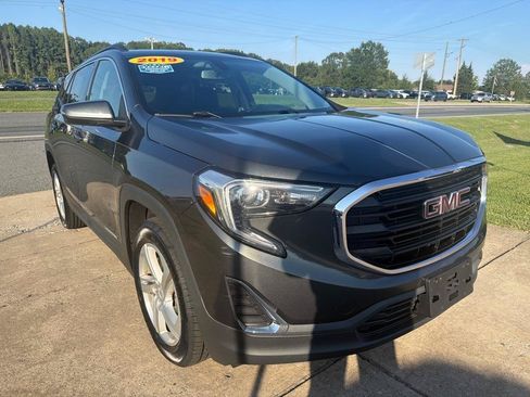 Used 2019 GMC Terrain SLE w/ Driver Convenience Package AWD/4WD image 2