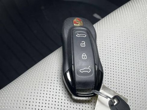 Certified 2026 Porsche Macan 4 Electric AWD/4WD image 44