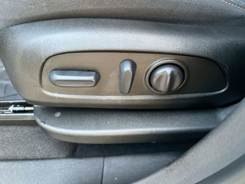 Used 2023 Chevrolet Equinox LT image 12