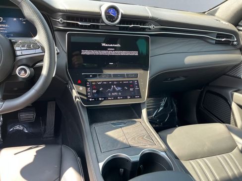 Used 2025 Maserati Grecale Modena image 16