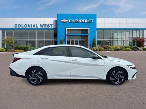 Used 2025 Hyundai Elantra Sport FWD image 12