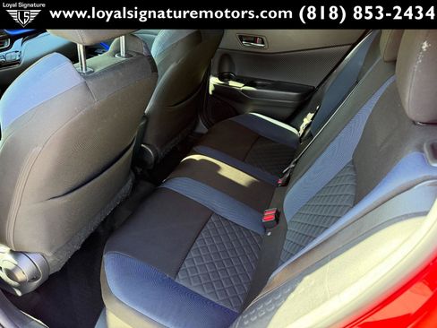 Used 2020 Toyota C-HR XLE FWD image 13
