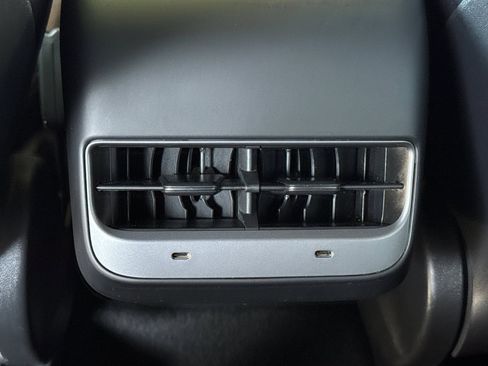 Used 2021 Tesla Model Y Long Range image 16