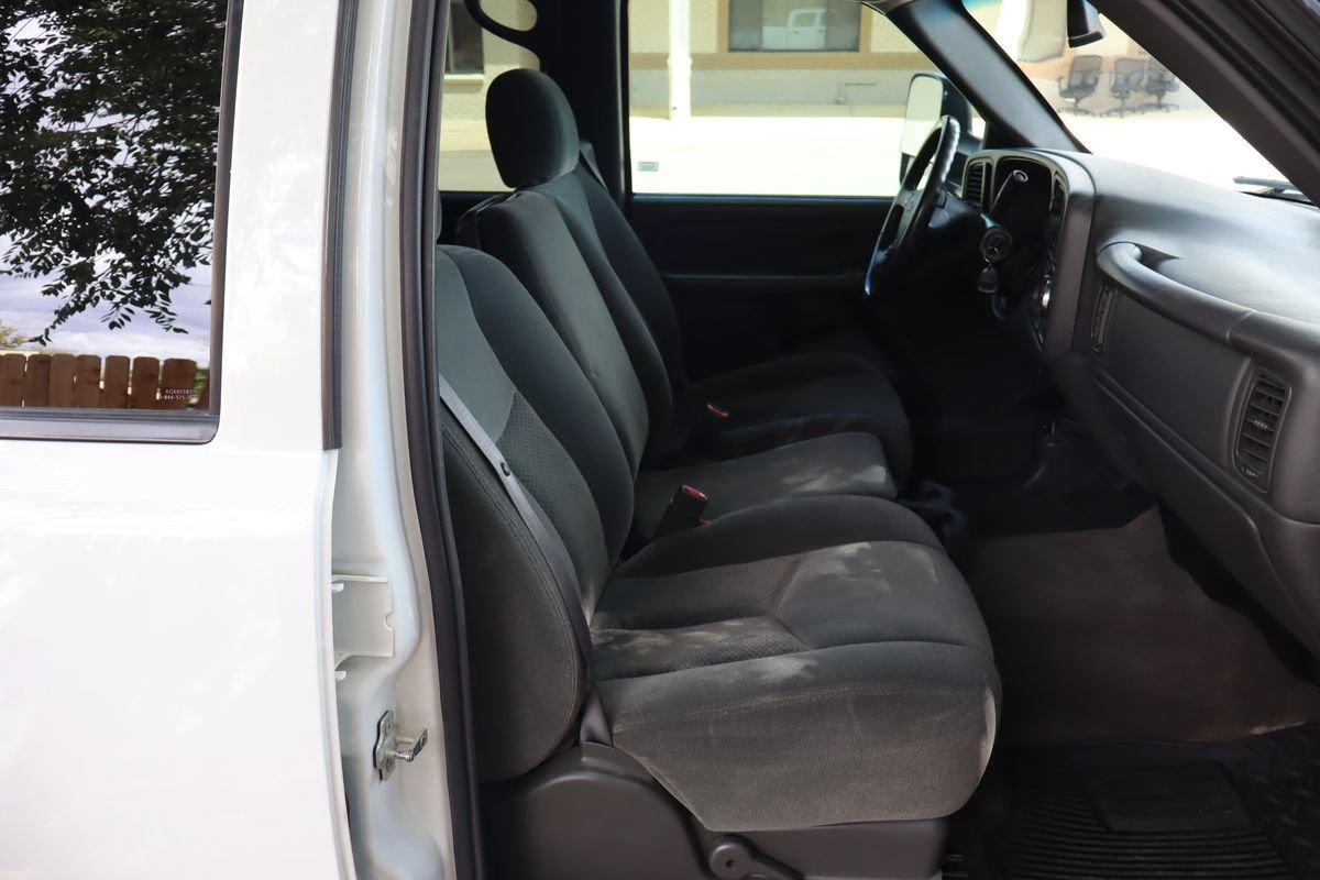 Used 2004 Chevrolet Silverado 3500 LS w/ Heavy-Duty Power Package RWD image 23