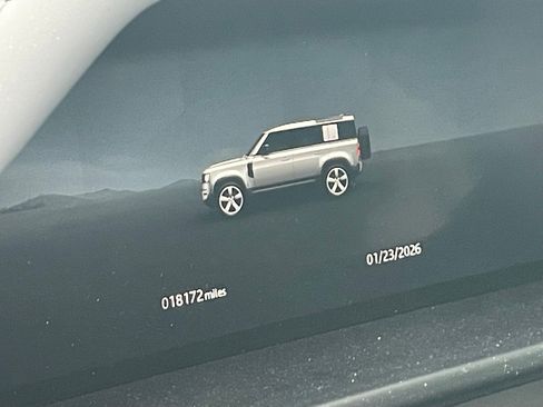 Used 2024 Land Rover Defender 110 X-Dynamic SE image 7