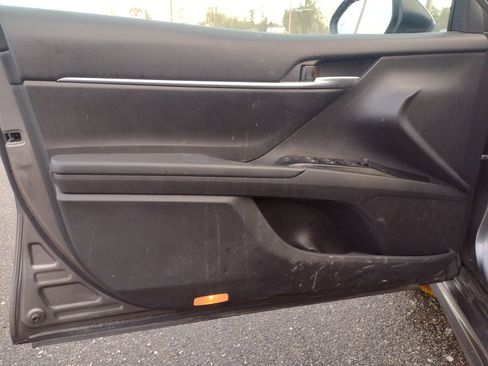 Used 2019 Toyota Camry SE image 9