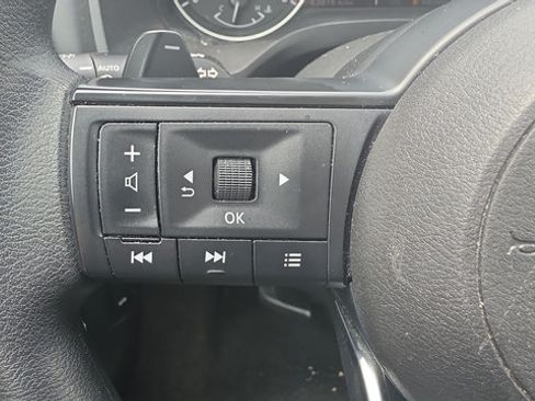 Used 2024 Nissan Rogue SV AWD/4WD image 13