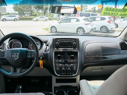 Used 2012 Dodge Grand Caravan SE FWD image 10