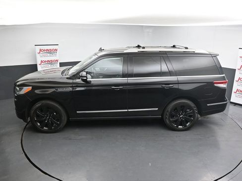Used 2022 Lincoln Navigator Reserve image 13