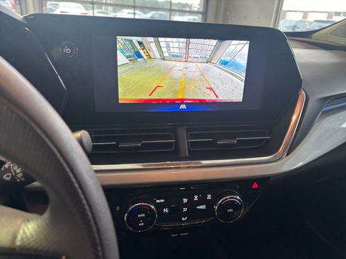 Used 2025 Chevrolet Trax LT image 25